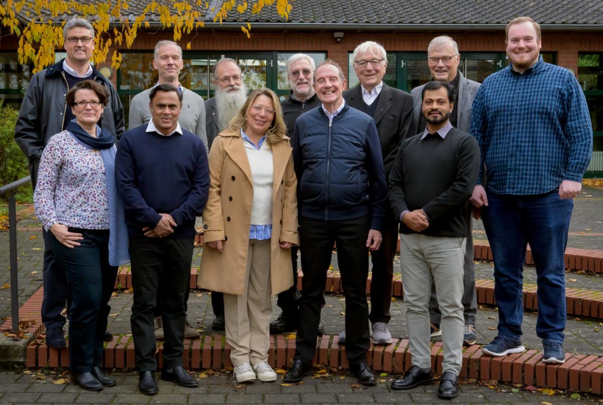 hinten v.l.n.r.:Thorsten Giertz, Thomas Westermann, Andreas Luckey, Markus Sprenger, Hubert Ludwikowski, Thomas Iking, David Paetsch - vorne v.l.n.r.: Anna Zielke, Anthony Pasala, Sabine Frömel, Peter N. Cryan, Pater Varghese George Planthottathil